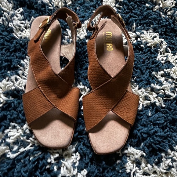 Munro Womens Jenny Brown tan embossed sandals size 7.5 - Picture 6 of 9